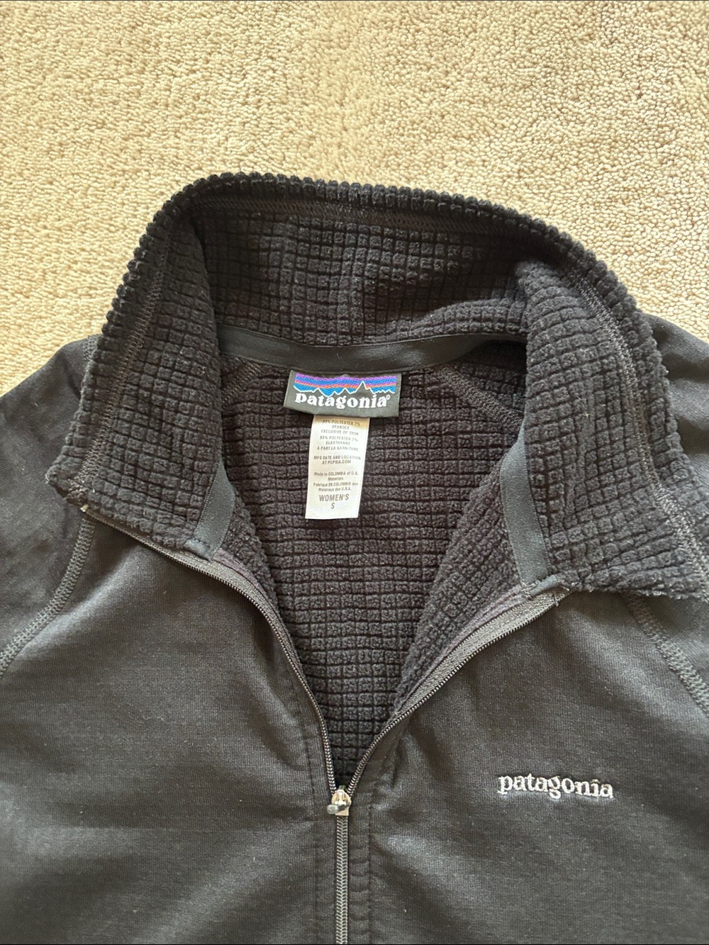 Patagonia R1 Quarter Zip - Picture 6 of 10